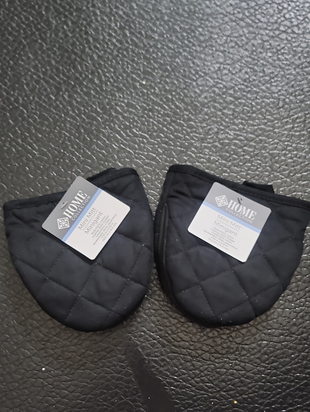 Home Collection Black Quilted Mini Oven Mitts Set